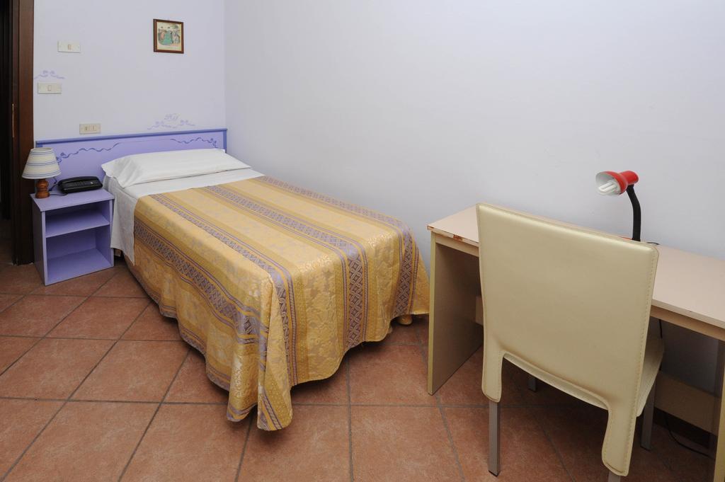 Hotel Marina Montecatini Terme Pokoj fotografie